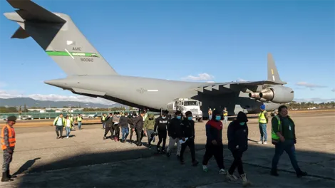 Mỹ tiếp tục siết nhập cư