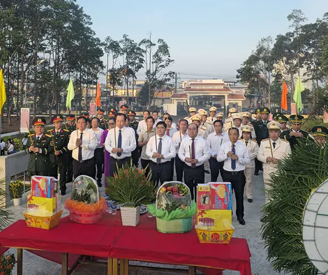 Lãnh đạo TP Cần Thơ viếng Nghĩa trang Liệt sĩ Sóc Trăng