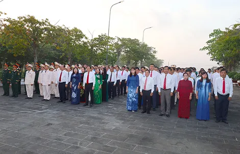 Lãnh đạo thành phố viếng Nghĩa trang Liệt sĩ Hậu Giang