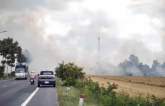 Nguy hiểm chực chờ từ việc đốt rơm rạ