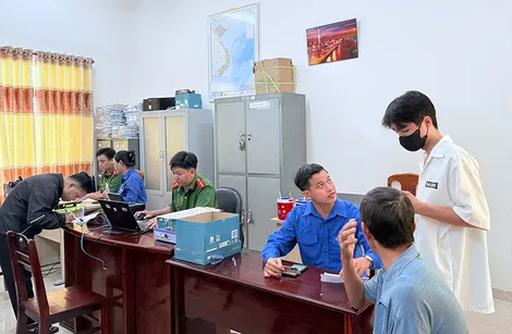 Đến hết năm 2028, phấn đấu 100% cán bộ, công chức cấp xã được bồi dưỡng, tập huấn chuyên môn, nghiệp vụ theo ngành, lĩnh vực