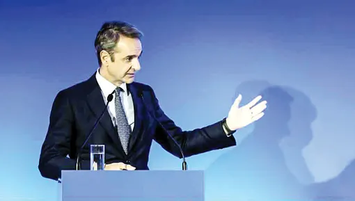 Từ “con nợ” thành hình mẫu cải cách