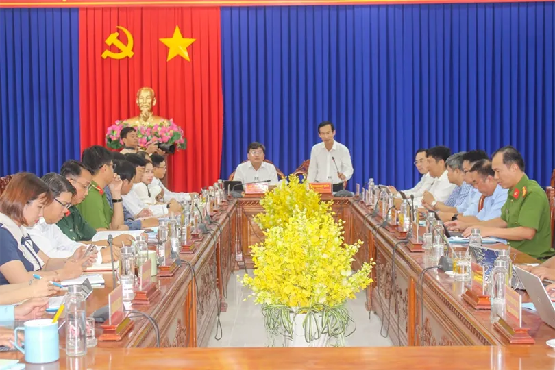 Đoàn Giám sát của Ban Thường vụ Thành ủy Cần Thơ làm việc với Ban Thường vụ Đảng ủy xã Long Phú