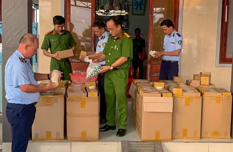 Phát hiện cơ sở bán “kem trộn” quy mô lớn không rõ nguồn gốc