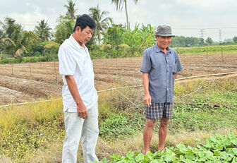 គំរូ​ប្រ​ធាន​គណៈ​ប្រ​ជា​ជន​ភូមិ​ជិត​ស្និទ្ធ​នឹង​ប្រ​ជា​ជន