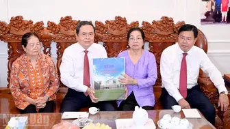 Chủ tịch Quốc hội Trần Thanh Mẫn thăm, tặng quà gia đình chính sách, người lao động tại An Giang