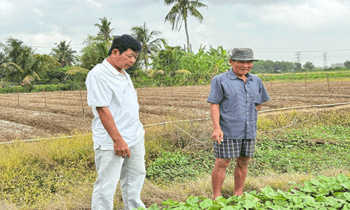គំរូ​ប្រ​ធាន​គណៈ​ប្រ​ជា​ជន​ភូមិ​ជិត​ស្និទ្ធ​នឹង​ប្រ​ជា​ជន
