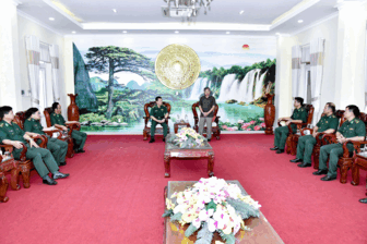 សម​មិត្ត ដុង​វ៉ាំង​ថាញ អនុ​លេ​ខា​ប្រ​ចាំ​ការ​នៃ​គណៈ​កម្មា​ធិ​ការ​បក្ស​ទី​ក្រុង ប្រ​ធាន​ក្រុម​ប្រឹក្សា​ប្រ​ជា​ជន​ទី​ក្រុង​កឹង​ធើ អញ្ជើញ​សួរ​សុខ​ទុក្ខ​និង​លើក​ទឹក​ចិត្ត​កម្មា​ភិ​បាល យុទ្ធ​ជន​ការ​ពារ​ព្រំ​ដែន