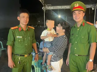 Công an phường Bình Thủy hỗ trợ tìm 5 trẻ đi lạc và nhiều tài sản người dân đánh rơi tại Lễ hội Bánh dân gian Nam Bộ