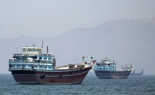 Tổng thống Mỹ ca ngợi đàm phán "tích cực" với Iran, tuyên bố hộ tống tàu qua eo biển Hormuz