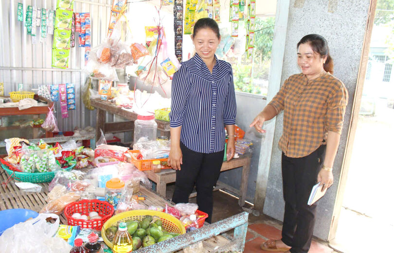 សមា​ជិកា​នា​រី​ជម្នះ​លំ​បាក ឈាន​ឡើង​ក្នុង​ជីវ​ភាព