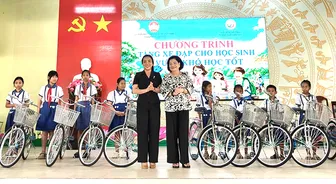 Trao tặng 50 xe đạp cho học sinh tại xã Lịch Hội Thượng