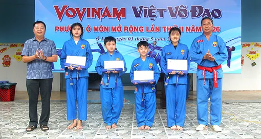 Hơn 200 võ sinh thi thăng cấp sơ đẳng Vovinam phường Ô Môn mở rộng