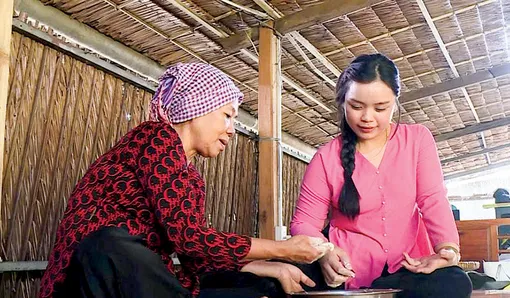 Lửa ấm truyền tay nơi chái bếp xứ cồn