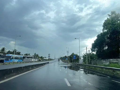 Tập trung đề phòng sấm sét, lốc xoáy khi mưa giông xuất hiện