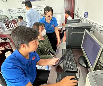Hơn 15.000 lượt người được hướng dẫn sử dụng dịch vụ công trực tuyến