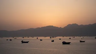 Mỹ tạm dừng chiến dịch hộ tống tàu qua eo biển Hormuz