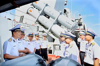 Phát huy truyền thống anh hùng