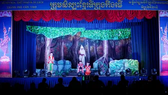Mùa khô đến xem hát Dù Kê