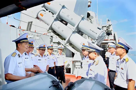 Phát huy truyền thống anh hùng