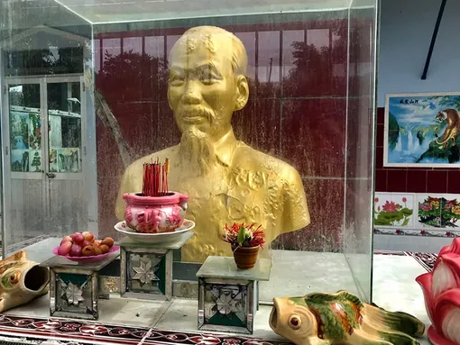 “Gia trang thờ Bác” - tình cảm sắt son của người dân miền sông nước