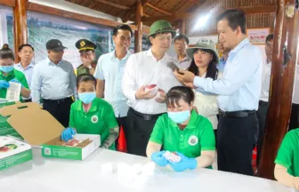 Bí thư Thành ủy Lê Quang Tùng khảo sát thực tế tại xã Cù Lao Dung