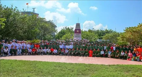 Bài 1: Mang hơi ấm đất liền ra đảo xa
