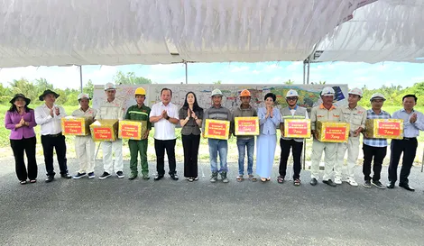 Đoàn công tác Ủy ban Kinh tế và Tài chính của Quốc hội khảo sát dự án cao tốc Châu Đốc - Cần Thơ - Sóc Trăng