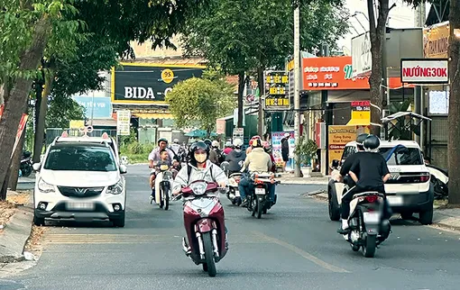 Dừng, đỗ xe không đúng quy định, gây cản trở giao thông