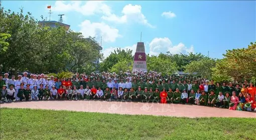 Bài 1: Mang hơi ấm đất liền ra đảo xa