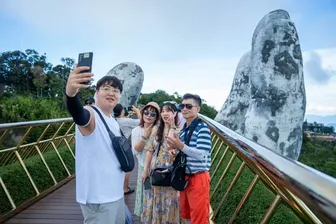 Vì sao khách du lịch Hàn Quốc "đổ xô" sang Việt Nam và ngược lại?