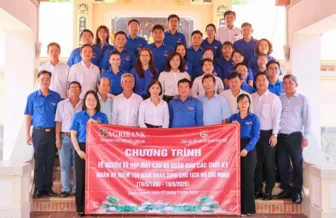 Agribank Chi nhánh Đức Huệ Bắc Long An về nguồn giáo dục truyền thống, lan tỏa trách nhiệm vì cộng đồng