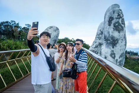 Vì sao khách du lịch Hàn Quốc "đổ xô" sang Việt Nam và ngược lại?