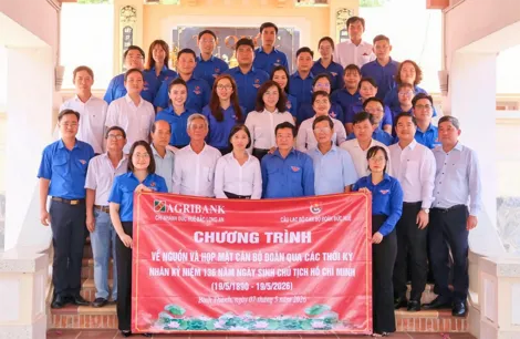 Agribank Chi nhánh Đức Huệ Bắc Long An về nguồn giáo dục truyền thống, lan tỏa trách nhiệm vì cộng đồng
