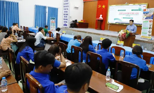 Phiên giao dịch việc làm kết nối cung - cầu lao động tại xã Vị Thủy