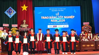Trung tâm Công nghệ Phần mềm - Đại học Cần Thơ trao bằng tốt nghiệp cho 137 tân khoa
