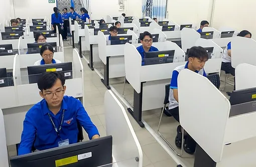 Bồi dưỡng lý luận chính trị cho sinh viên