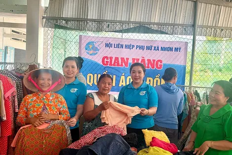 Gian hàng quần áo 0 đồng dành cho bà con vùng đồng bào dân tộc Khmer