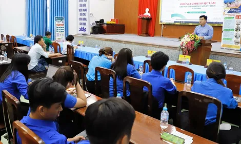 Đưa thông tin việc làm đến lao động địa phương