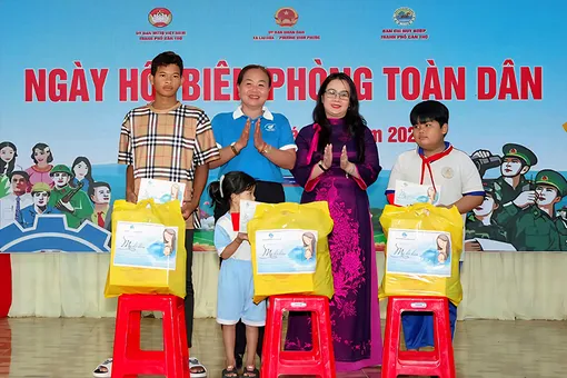 Phụ nữ Cần Thơ làm tốt công tác hậu phương quân đội