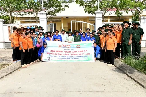 Xã Long Phú ra quân thực hiện mô hình Dân vận khéo tuyến đường sáng, xanh, sạch, đẹp