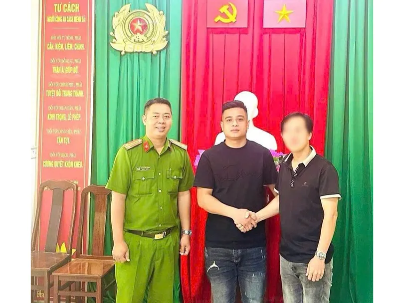 Hỗ trợ người dân nhận lại hơn 1 tỉ đồng chuyển khoản nhầm