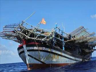 Kịp thời hỗ trợ tàu cá gặp nạn cùng 57 ngư dân trên vùng biển Trường Sa
