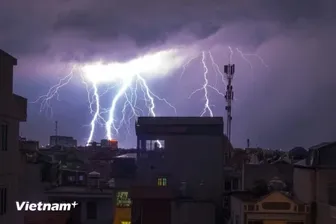 Cảnh báo lốc sét, mưa đá và gió giật mạnh trong khoảng 30 ngày tới