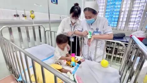 Bảo vệ trẻ em không chỉ qua đường dây nóng