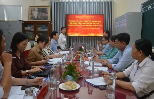 Kiểm tra công tác thi đua, khen thưởng tại Trường THPT Sóc Trăng