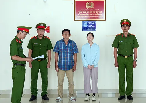 Khởi tố cặp vợ chồng sản xuất, buôn bán nước hoa giả