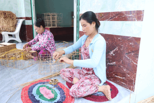 ដំ​ណោះ​ស្រាយ​ព្រម​ៗគ្នា ជំ​រុញ​ការ​បន្ថយ​ភាព​ក្រី​ក្រ​ដោយ​ចីរ​ភាព​
