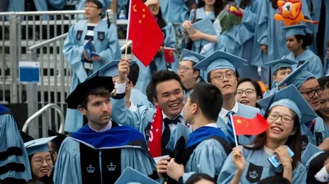 Vì sao ngày càng ít sinh viên Trung Quốc du học nước ngoài?