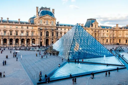 Pháp bắt giữ nghi phạm lên kế hoạch tấn công khủng bố nhằm vào Bảo tàng Louvre